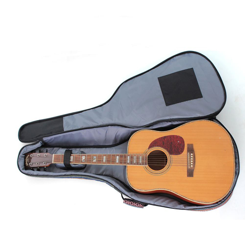 interior de la funda de guitarra para guitarra acústica con aspecto vintage