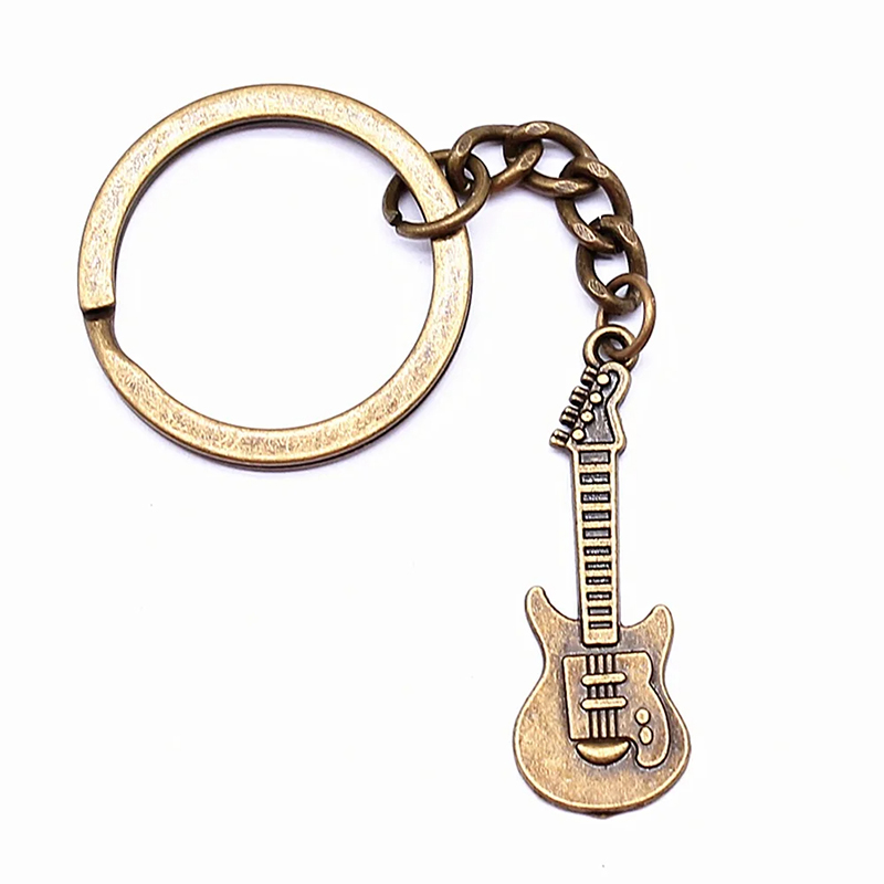 Magnífico llavero de guitarra para un gran manojo de llaves