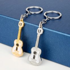 Llavero de guitarra acústica dorada o plateada