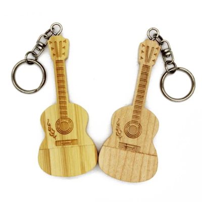Llavero de guitarra de madera con memoria USB
