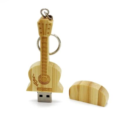 Llavero de guitarra de madera con USB - modelo de bambú