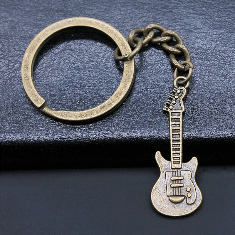Llavero de guitarra para un gran manojo de llaves