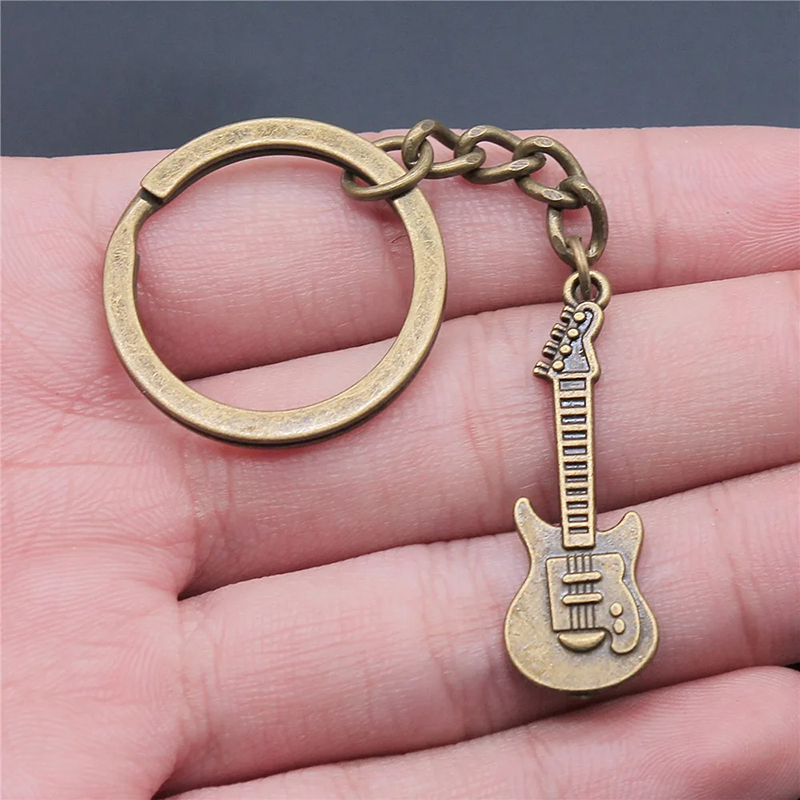 tamaño de llavero de guitarra para un gran manojo de llaves
