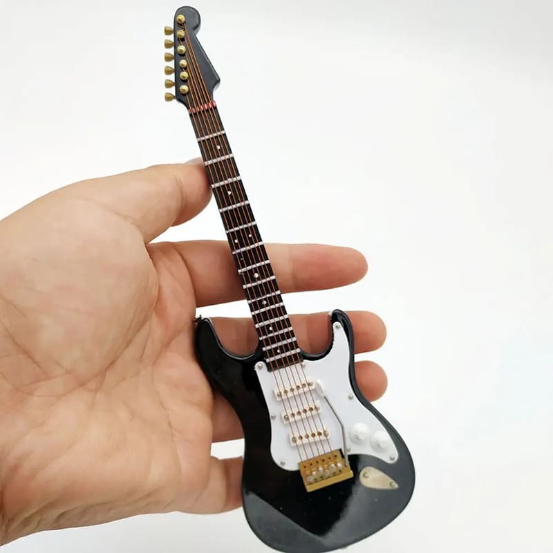 ¡Miniatura de guitarra eléctrica a escala 1-6!