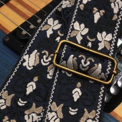 Detalles de la Correa de Guitarra Vintage con Flores Barrocas