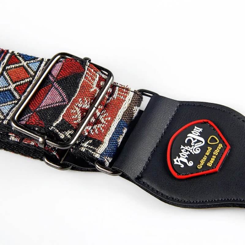 Detalles de la Correa de Guitarra Vintage con Diseño Tribal de Patchwork