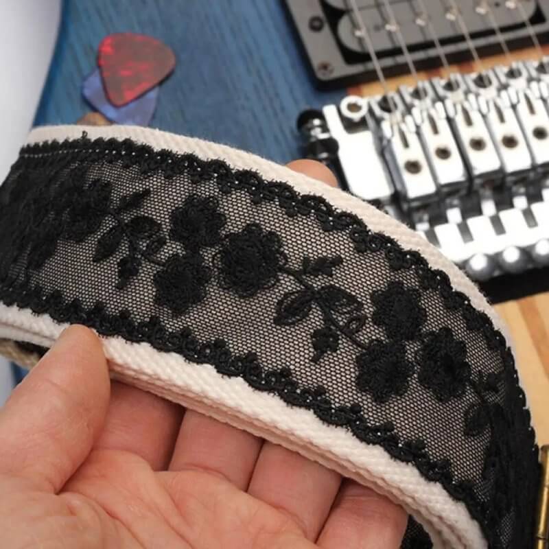 Magnífica Correa de Guitarra con Encaje Floral en Negro