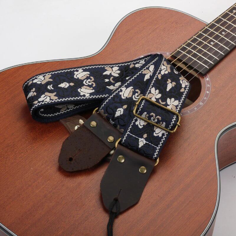 Magnífica Correa de Guitarra Vintage con Flores Barrocas