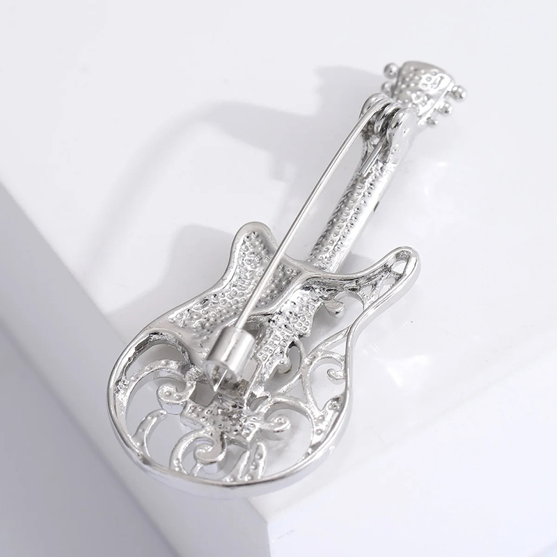 Broche de Diseño de Guitarra Eléctrica Hueca con motivo de Notas Musicales y Strass de color Plata