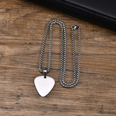 Colgante de Púa Simple - Colección Clásica para Músicos de color plata