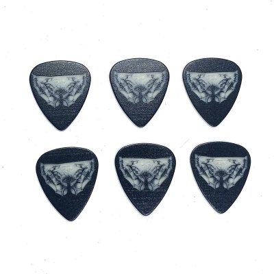 detalles del conjunto de púas de guitarra con diseño de Mariposa Dark Goth