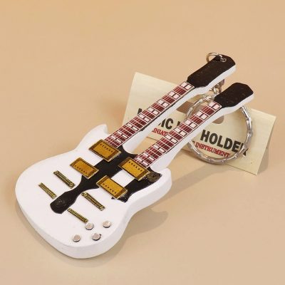 Llavero de guitarra eléctrica de doble mástil de color blanco