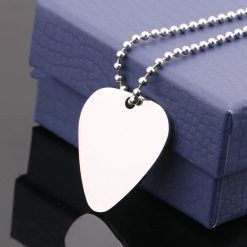 Collar Sencillo con Medallón y Cadena de Bolas - Colección Minimalista