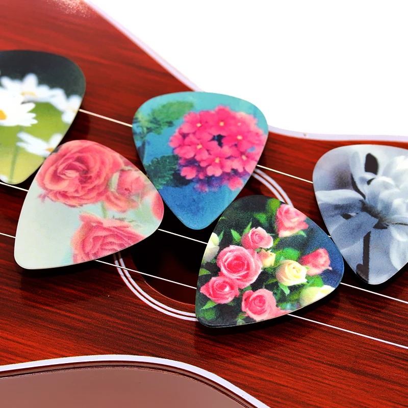 Vista completa del lote de 10 púas de guitarra con motivos Flauris