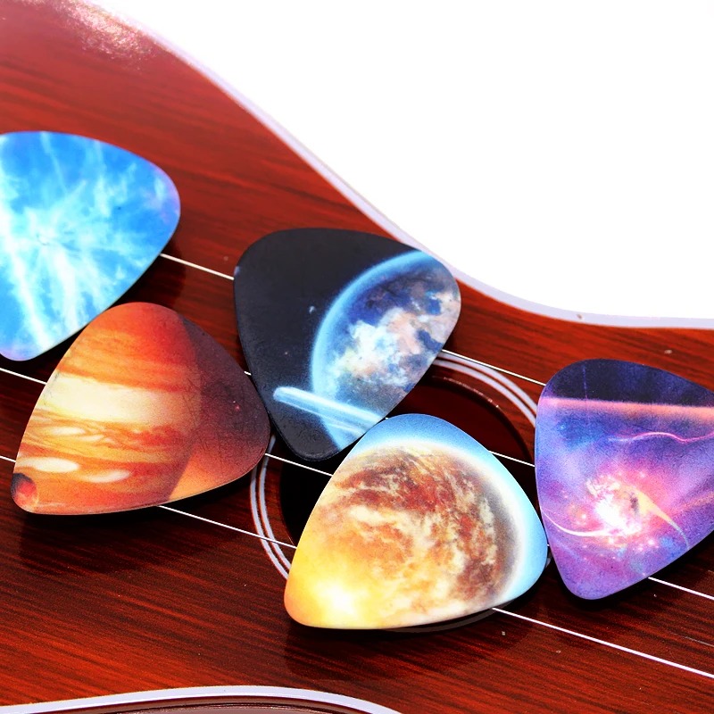 Detalles de los patrones del conjunto de 10 púas con diseños del Universo, Espacio, Planeta y estrellas
