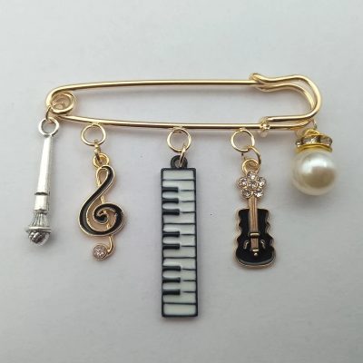 Broche Esmaltada de Guitarra, Teclado, Nota Musical, Micrófono y Perla - 3 Colores - Color Negro