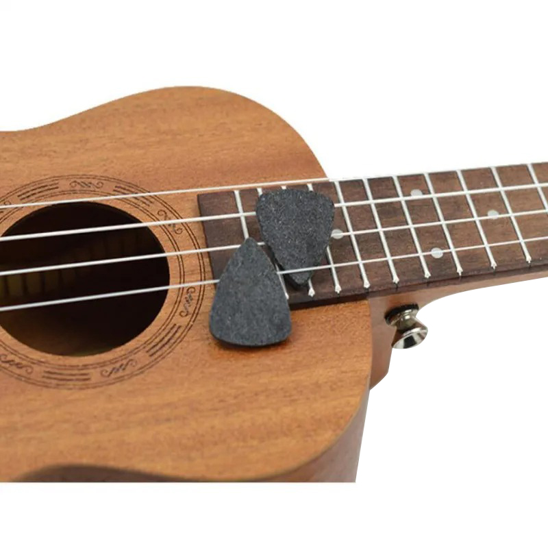 Lote de 4 púas de fieltro suave en color negro para ukelele