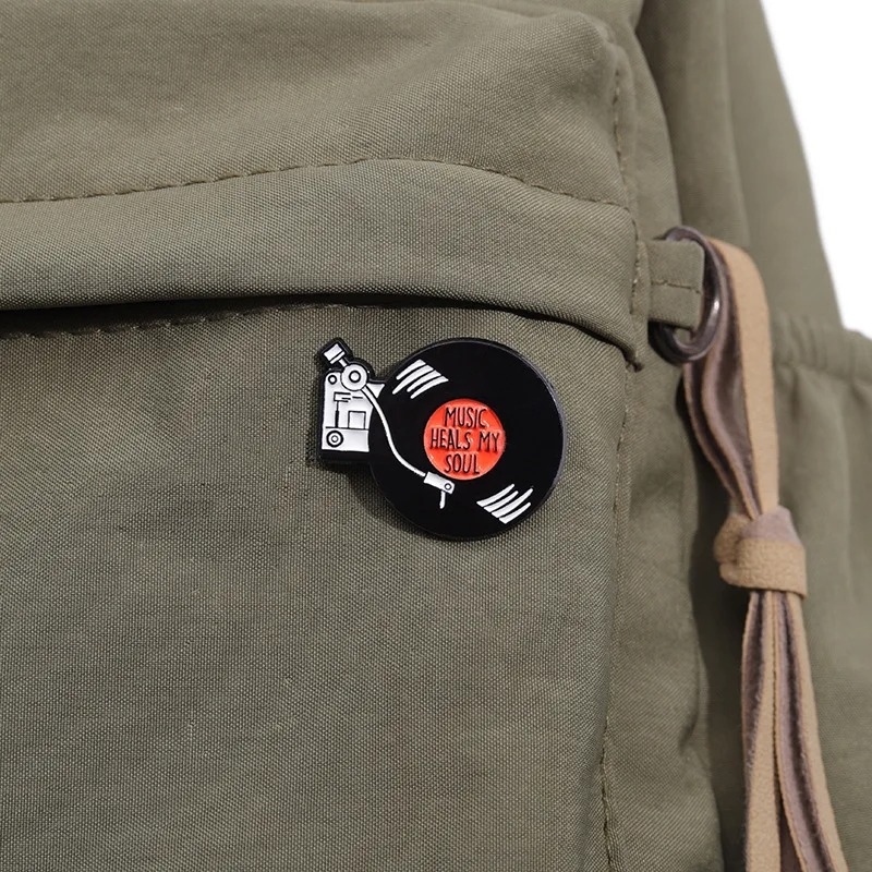 Magnífico Pin esmaltado de Vinilo de Música que Cura Mi Alma