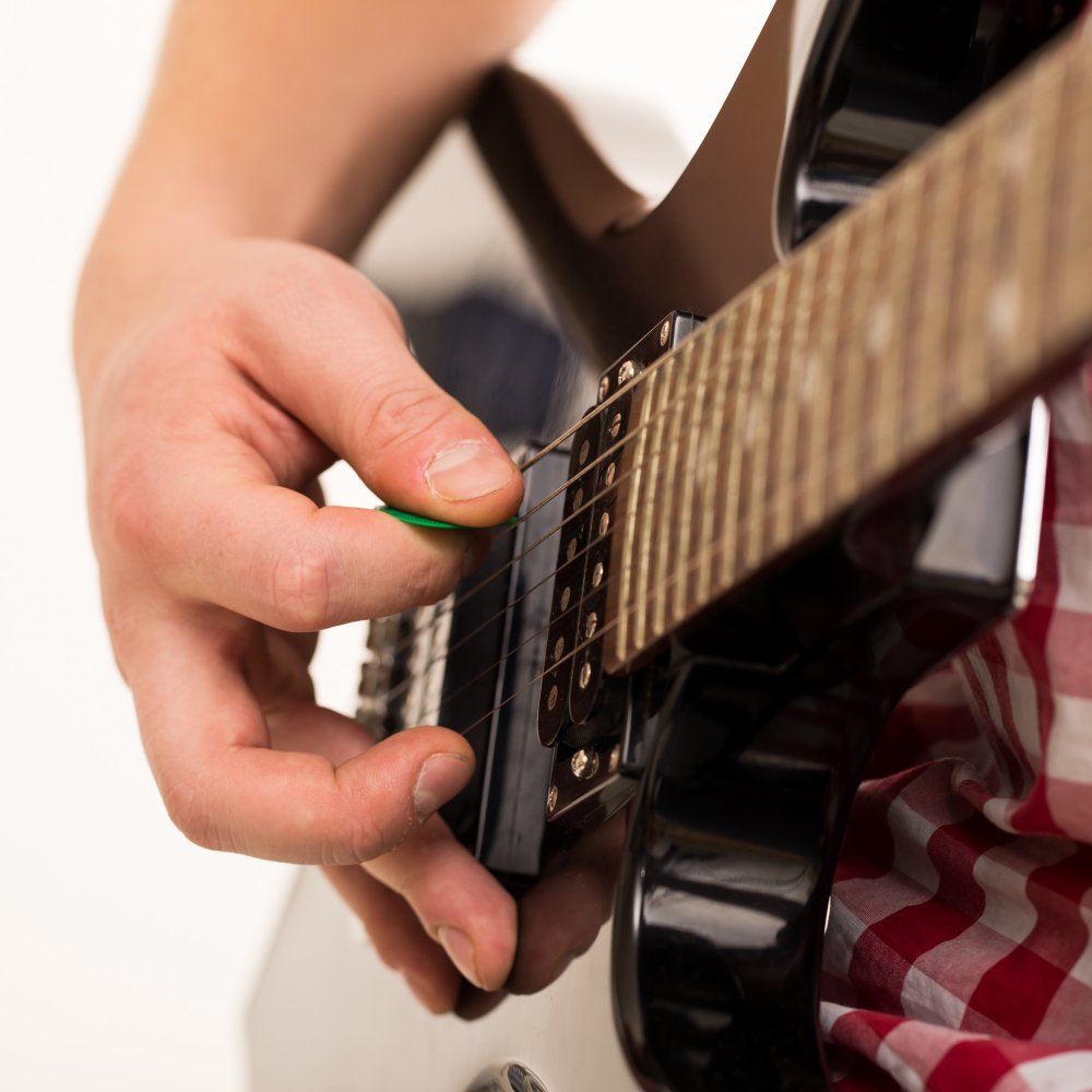 Usar una correa de guitarra - consejos prácticos para utilizar bien su accesorio