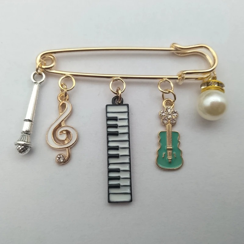 Broche Esmaltada de Guitarra, Teclado, Nota Musical, Micrófono y Perla - 3 Colores - Color Verde