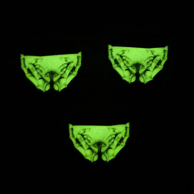 Vista luminosa del lote de púas de guitarra con motivo de Mariposa Dark Goth