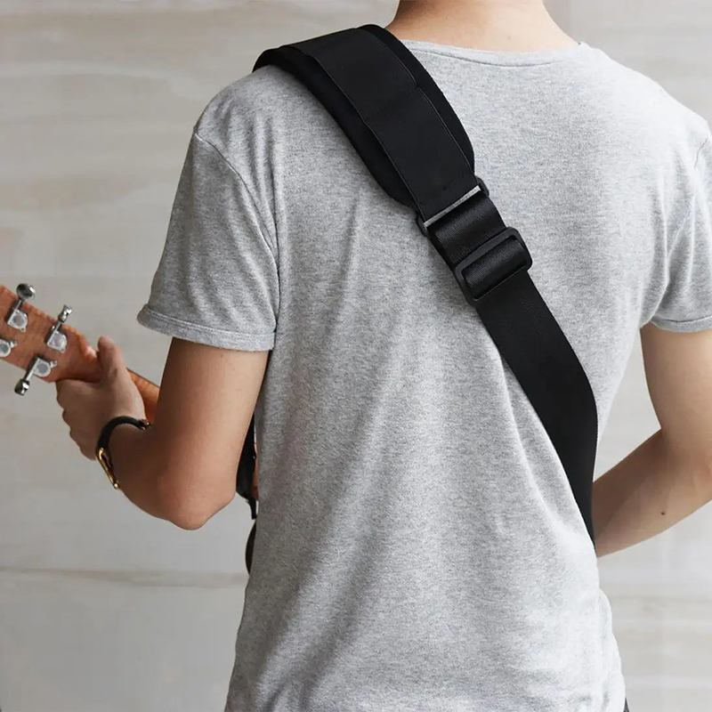 parte trasera de la correa para guitarra cómoda y ergonómica de neopreno