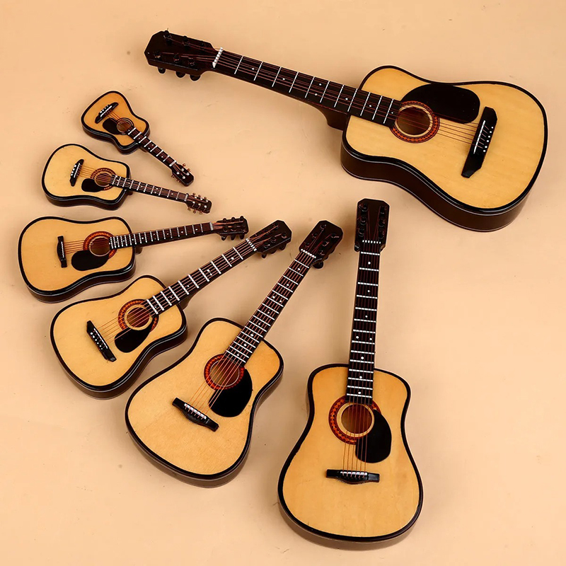 Diferentes tamaños de guitarra acústica miniatura con estuche y soporte para guitarra - 3 tamaños - ¡5 colores!