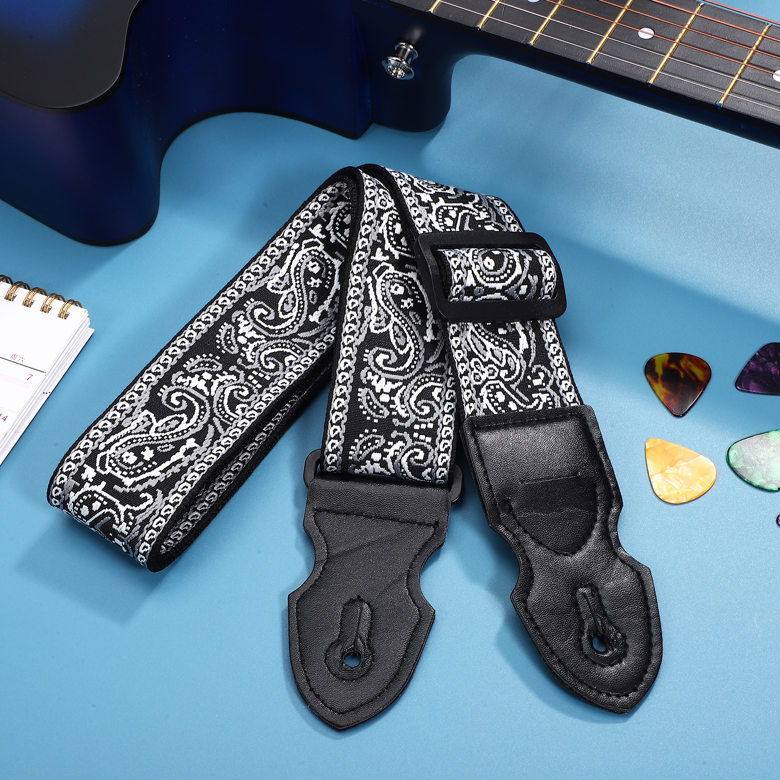 Detalles de la Magnífica Correa de Guitarra Rock 'Elegancia Paisley Negra