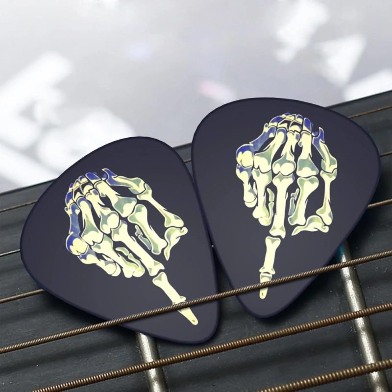 Lote de 12 Púas de Guitarra con Imagen de Esqueleto Mostrando el Dedo Medio, 'Acuerdo Final
