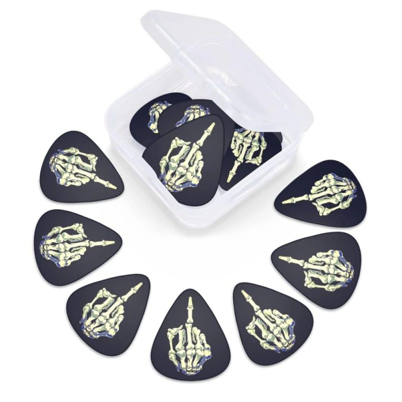Magnífico conjunto de 12 púas de guitarra con el dedo medio esquelético 'Acuerdo Final