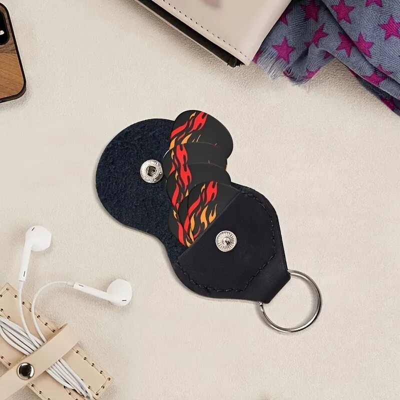 Vista general del conjunto de 6 púas de guitarra con diseño de llama ardiente, incluye estuche de regalo