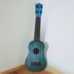 Vista detallada de la guitarra acústica para niños 'Ola Marina' - a partir de 3 años