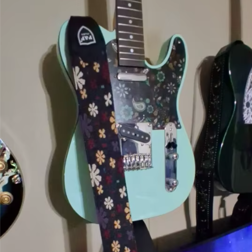 Detalles de la Correa de Guitarra Clásica en Cuero y Algodón Bordado con Motivo de Flores Bohemio