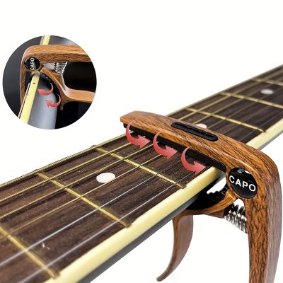 Capodastro Universal para Guitarra con - Extractor y Púa Grabada - Modelo de Agarre Preciso