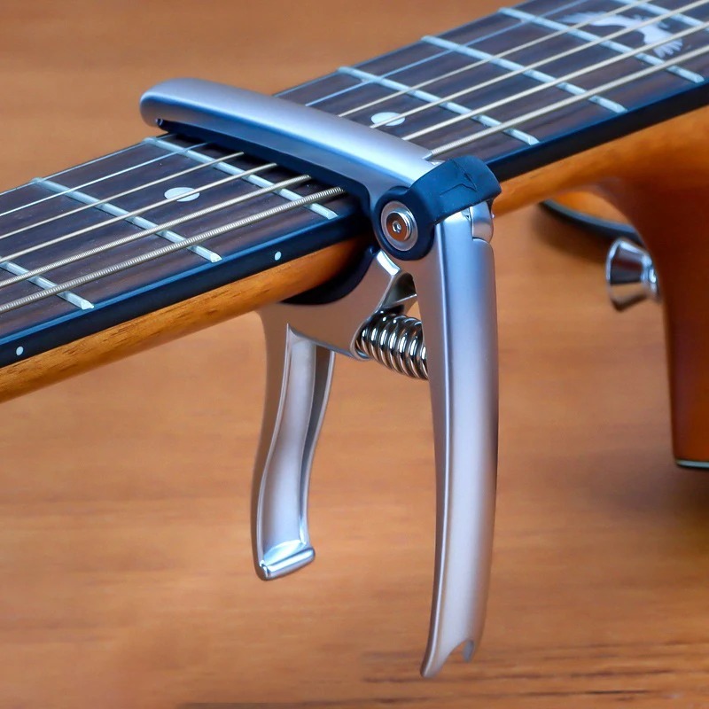 Cebo de Guitarra con Resorte - Metal Ultra Resistente Estilo Clásico Color Plata