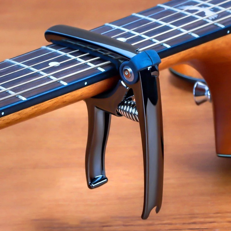 Cebo de Guitarra con Resorte - Metal Ultra Resistente Estilo Clásico Color Negro
