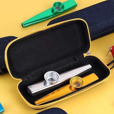 Estuche Rígido para Kazoo - Funda de Transporte Antigolpes con Mosquetón de Color Amarillo