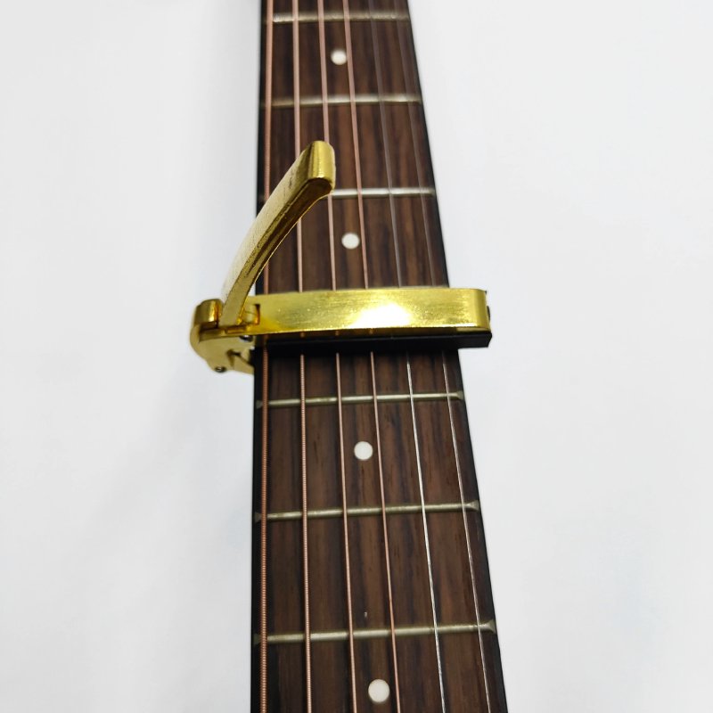 Uso del Capotraste de Guitarra con Mango Ergonómico - Ajuste Rápido y Potente