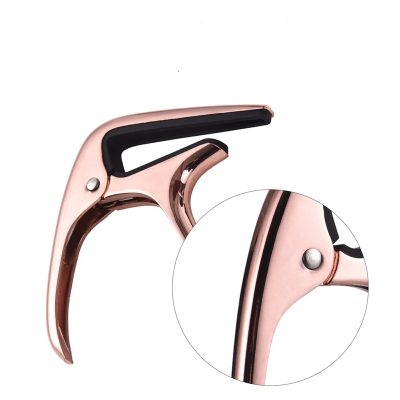 Vista detallada de Capo de Guitarra Universal de Metal - Colores Premium (Negro, Oro, Plata, Rosa Dorado)