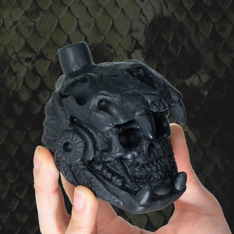 Vista frontal del Silbato Azteca Cráneo de Guerra Rugido del Jaguar Subterráneo