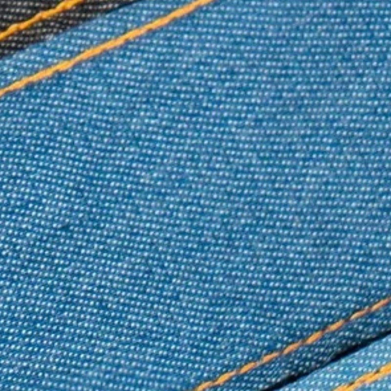 Detalle del tejido de la correa de guitarra acústica de denim azul oscuro