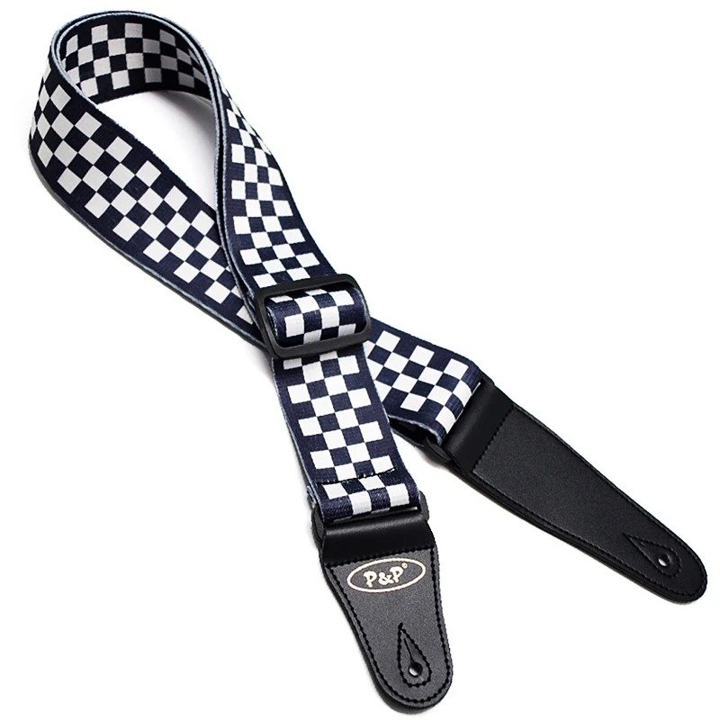 Correa de guitarra de estilo rock vintage con patrón de cuadros de ajedrez en negro y blanco.