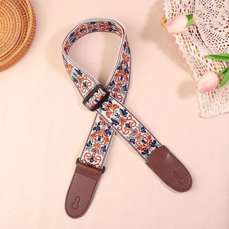 Correa de guitarra vintage con arabescos en azul y ocre