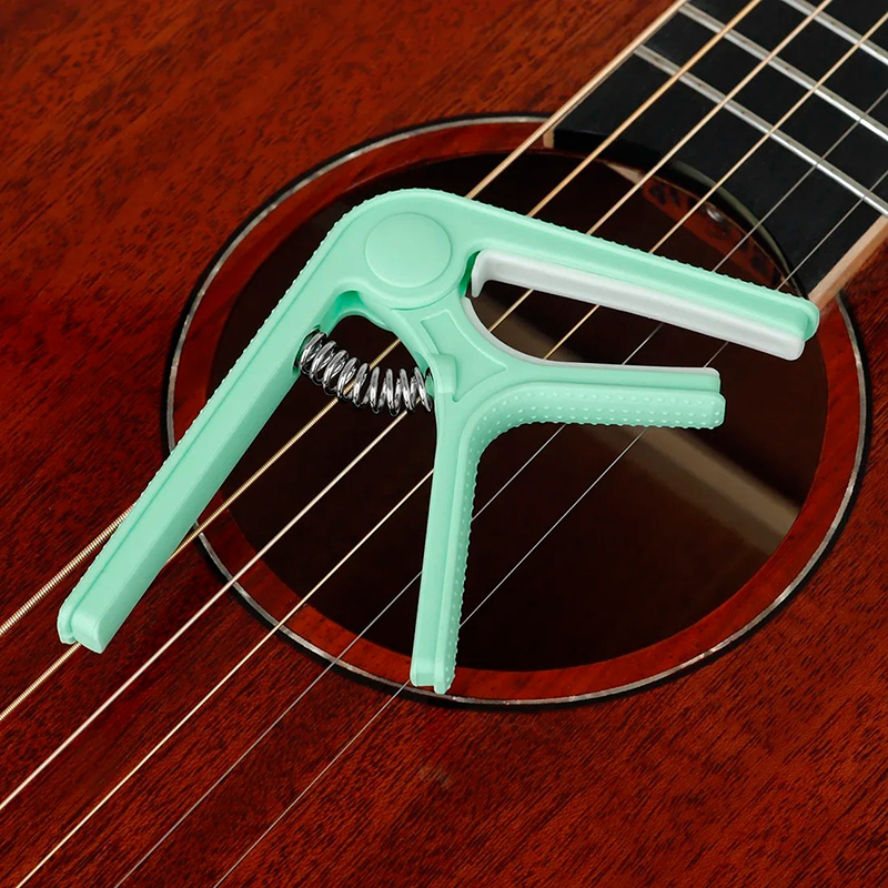 Avant Capodastre Guitare Léger au Design Pastel à Ressort en Acier Inoxydable Couleur Vert