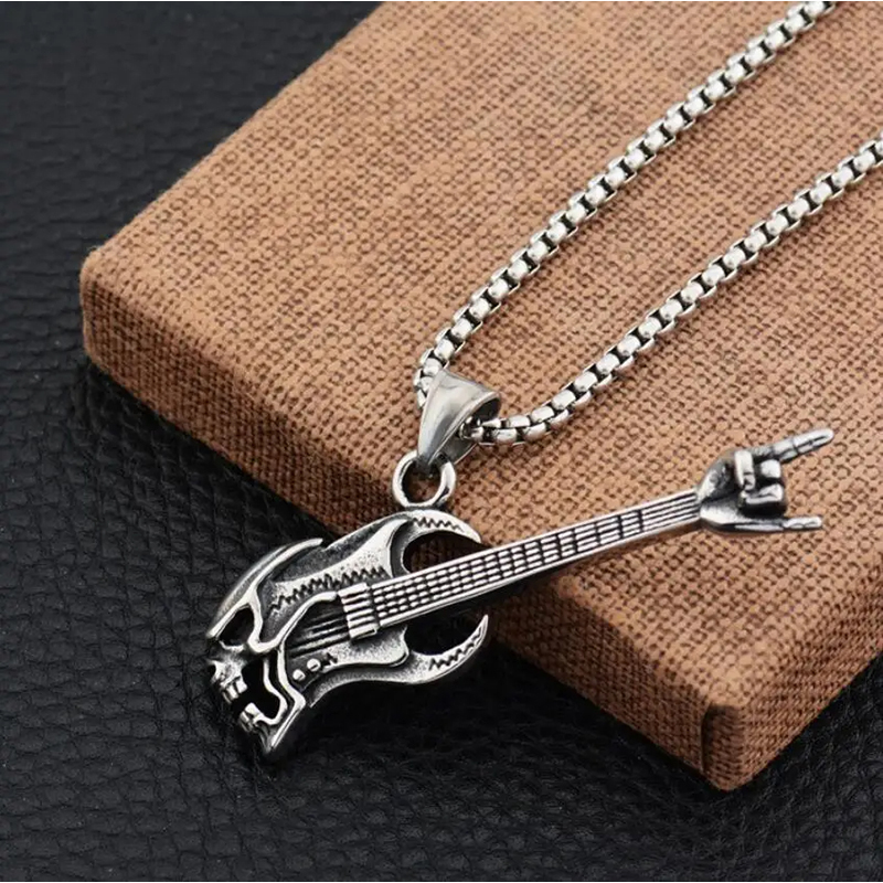Pendentif tête de mort pour rockers rebelles