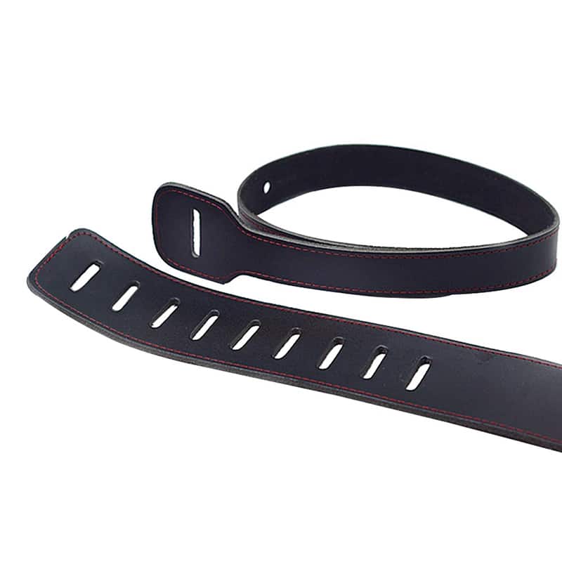 Sangle noire au cuir doux avec surpiquage details du modele